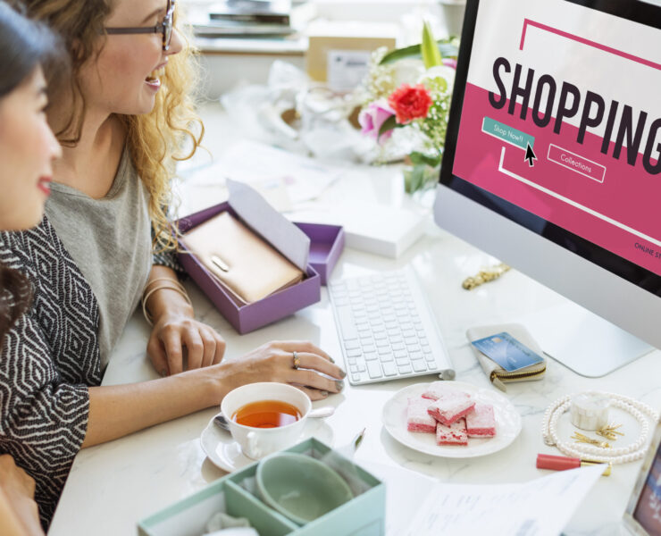 Online Shopping Cart E-Commers Concept